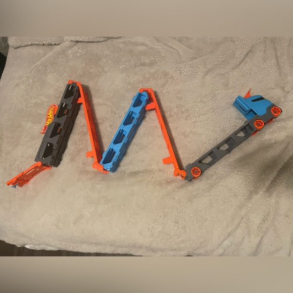 Hot wheels car Carrier extendable race track - Picture 7 of 9